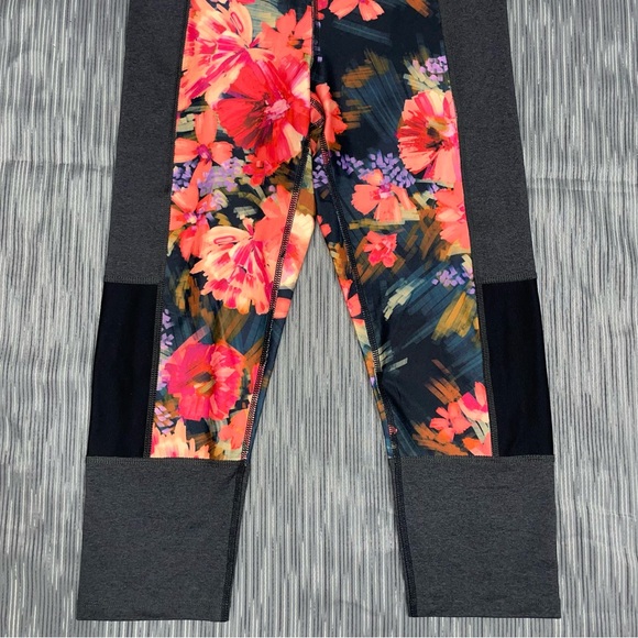 Joy Lab NWOT! Capri Active Black/Multi Floral Print Legging Size M - Picture 4 of 13